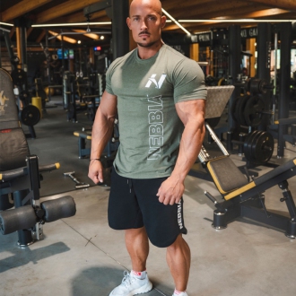 NEBBIA - Férfi fitness póló Vertical logo 293 (khaki)