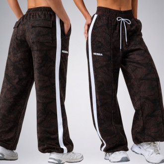 NEBBIA - Oversized női melegítőnadrág POWER 896 (dark brown camo)