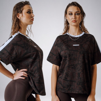 NEBBIA - Relaxed fit női póló POWER 894 (dark brown camo)